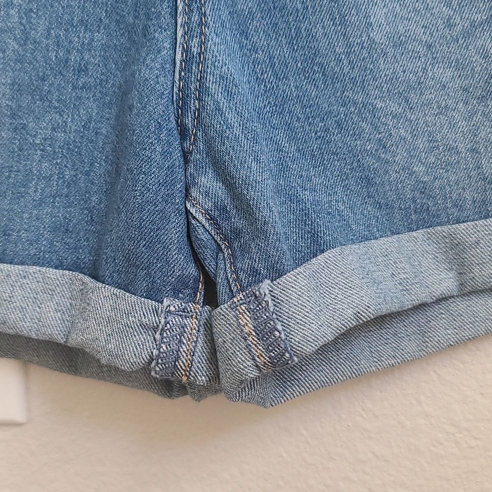 JUNIOR'S  SIZE 11 YMI  woman's shorts - Picture 6 of 12